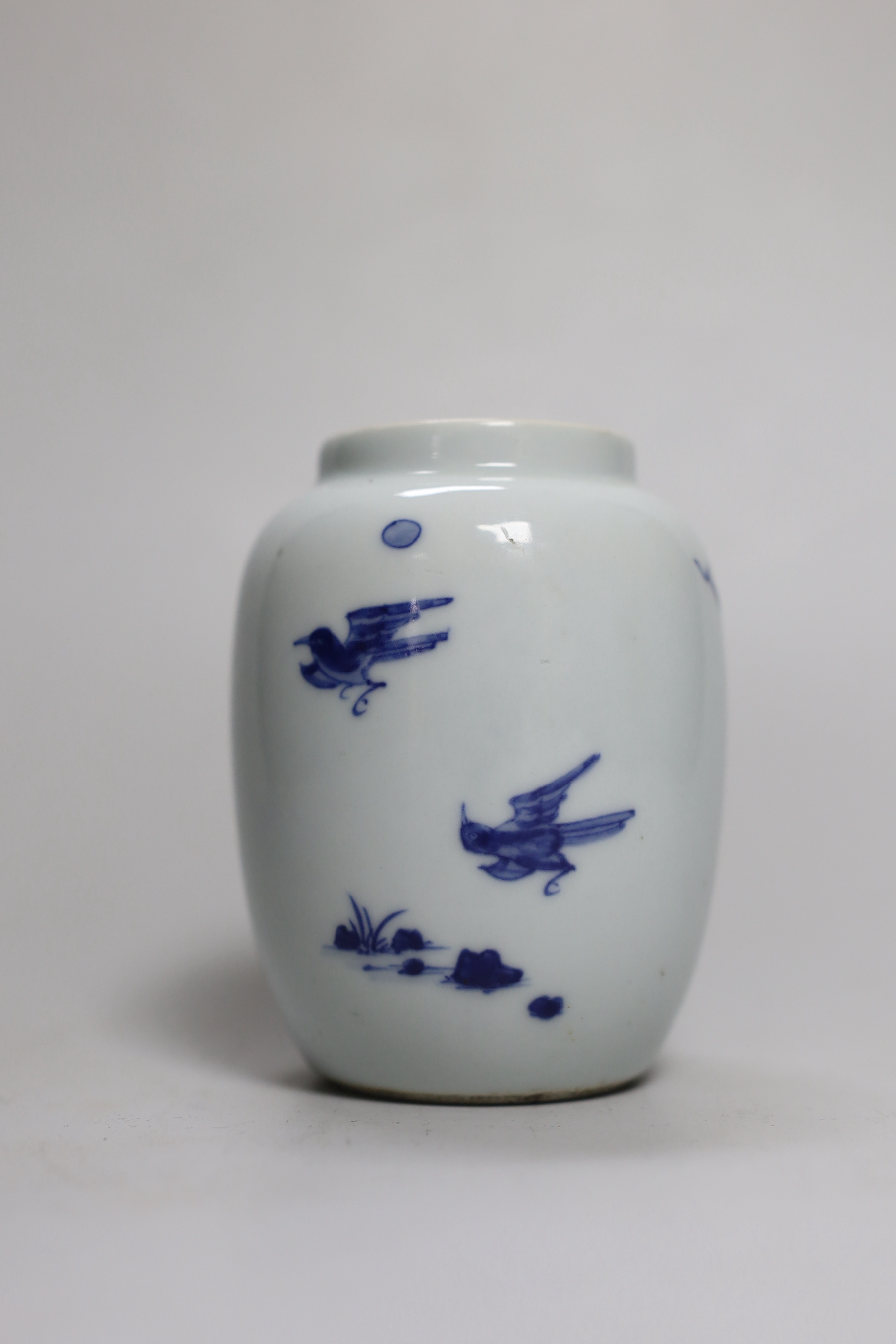 A Chinese blue and white jar, 10.5cm